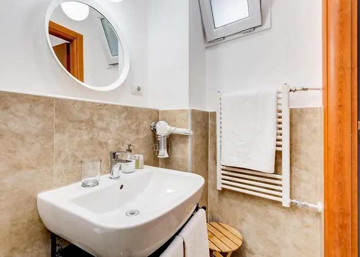 Apartament Lovely And Modern Nest Near The Colosseum Rzym